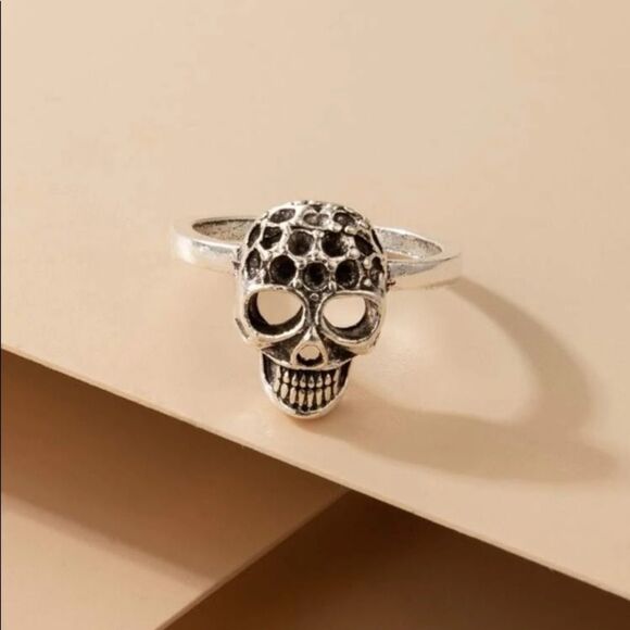𝅺Silver Skull Ring - Picture 2 of 4